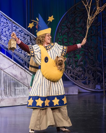 Madison Kisst as Robin Starveling and Ella as Starveling’s Dog in the Utah Shakespeare Festival’s 2017 production of A Midsummer Night’s Dream. (Photo by Karl Hugh. Copyright Utah Shakespeare Festival 2017.)